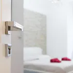 Domus Enea - Colosseo Termini Apartman *