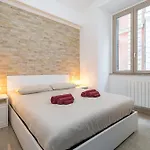 Domus Enea - Colosseo Termini Apartman *