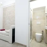 Domus Enea - Colosseo Termini Apartman Róma