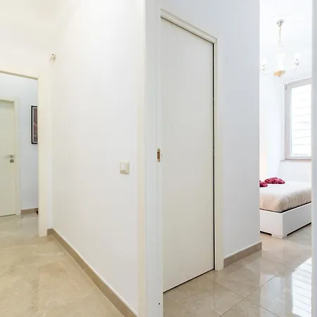 Domus Enea - Colosseo Termini Apartman